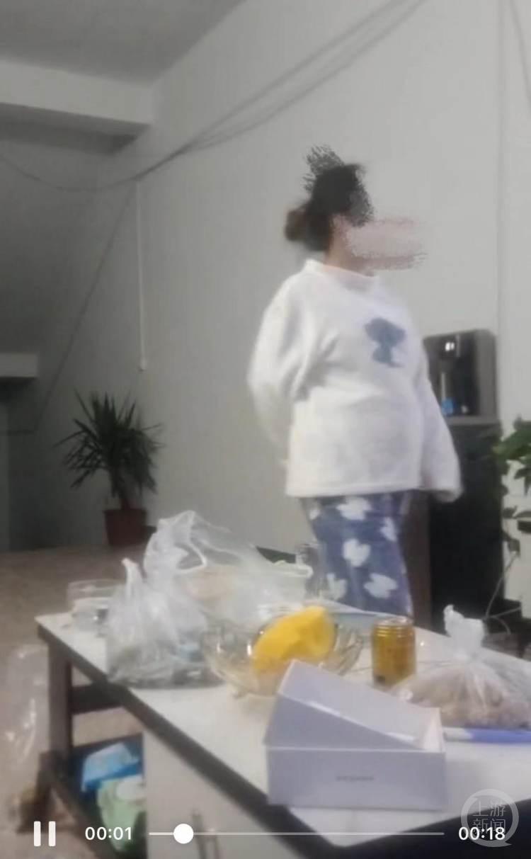 DƬ